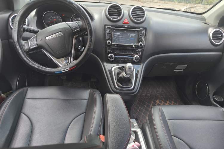Used Haval H6 2016 Upgraded Model 1.5T Manual 4x4 Elite Version Center Console