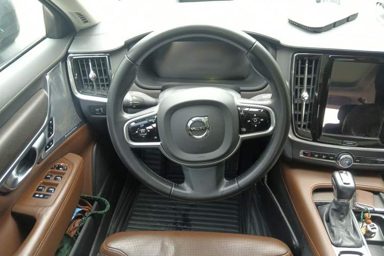 Used Volvo V90 2020 Cross Country T5 AWD Prestige Edition Steering Wheel
