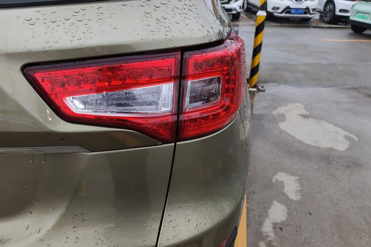 Used Changan CS75 2016 1.8T Automatic Elite Model China V Standard
