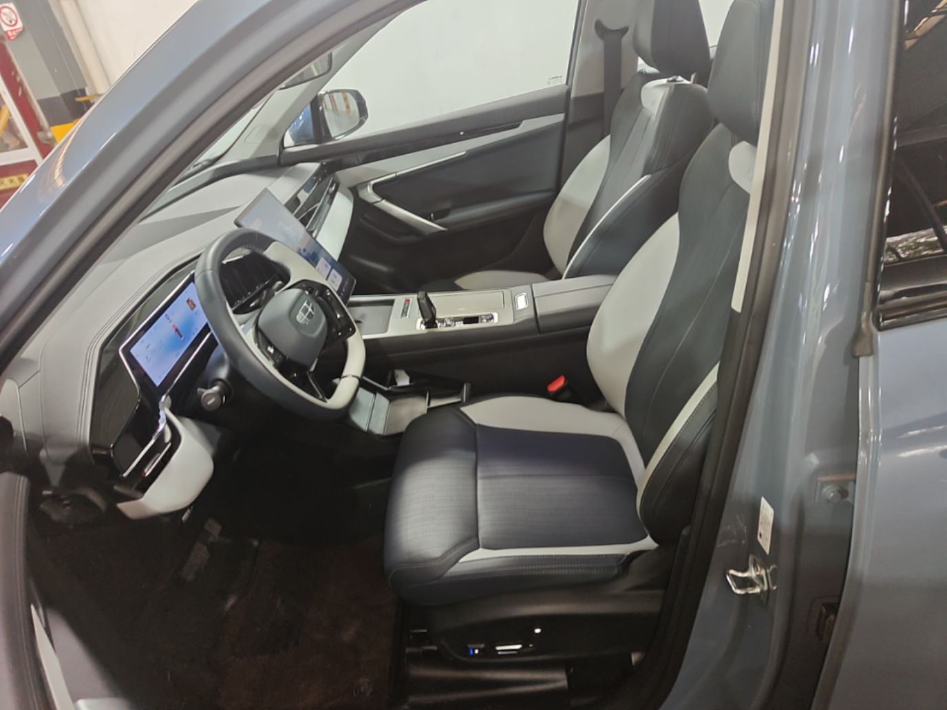 Geely Auto FX11 2024 1.5TD DCT Dragon Edition — снимка 17