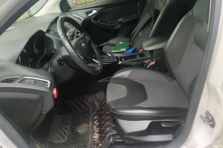 Used Ford Focus 2015 Hatchback 1.6L Automatic Fashion Edition