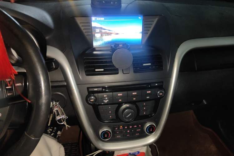 Used Bestune X80 2013 2.0L automatic luxury version
