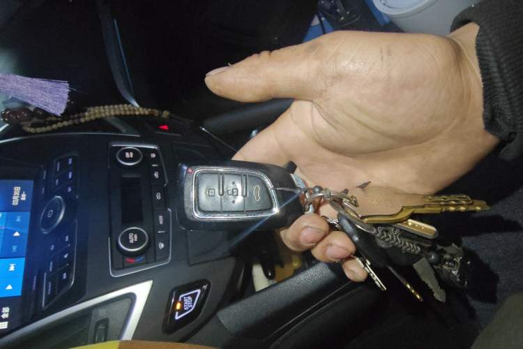 Used Dongfeng Aeolus AX7 2016 2.0L Automatic Zhiyi Trim