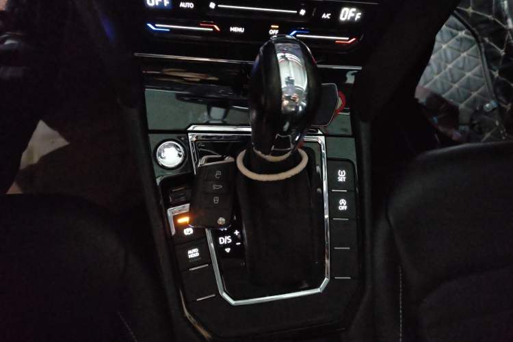 Used Volkswagen Lamando 2021 280TSI DSG Comfort Edition Gear Lever