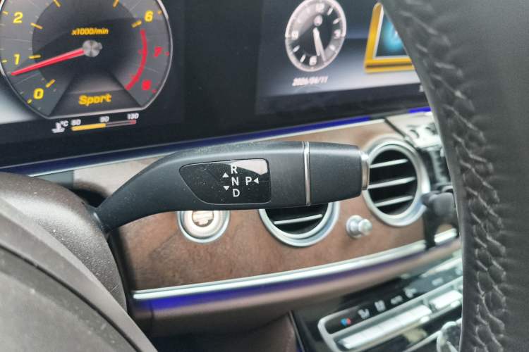 Used Mercedes-Benz E-Class 2017 E 200 L 4MATIC Gear Lever