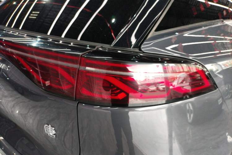 Used BYD Tang New Energy 2024 DM-i Glory Edition 112KM Flagship Model Right Rear Taillight
