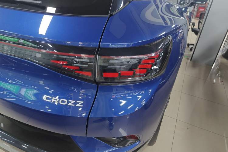 Used Volkswagen ID.4 CROZZ 2024 PRO Model Exterior 3