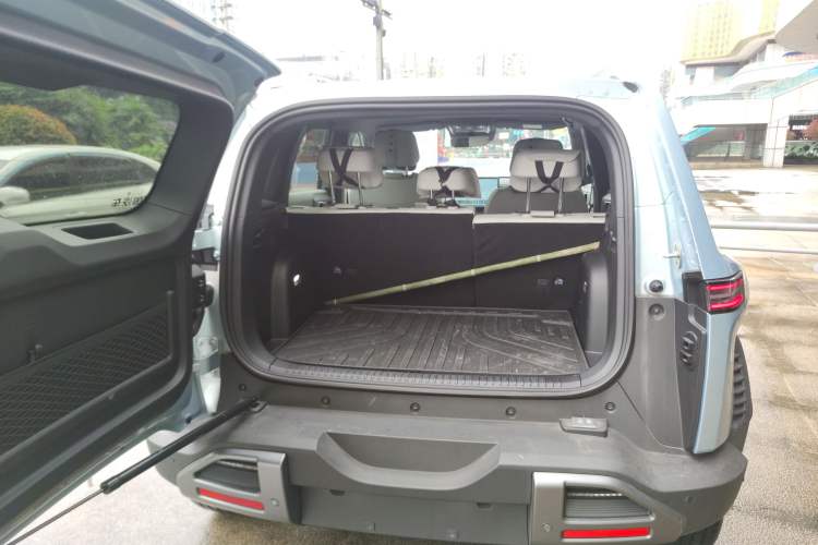 Used Formula Leopard Titanium 3 2025 501 km Range Rear-Wheel Drive Intelligent Driving Max Edition Trunk