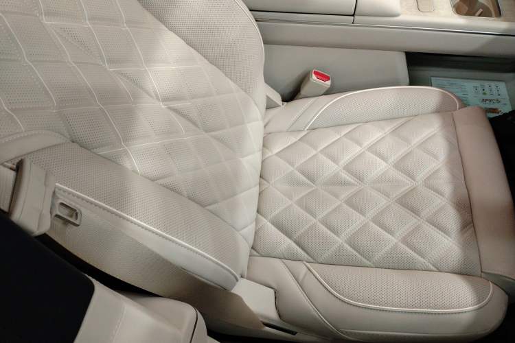 Used Nio ES8 2026 Model 6-seat Executive Signature Edition Right Front Seat