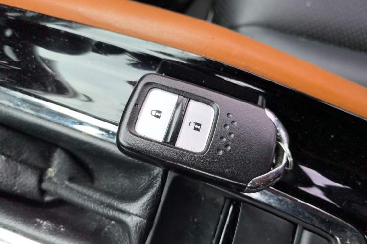 Used Honda Vezel 2017 1.8L CVT Front-Wheel Drive Pioneer Edition Vehicle Key