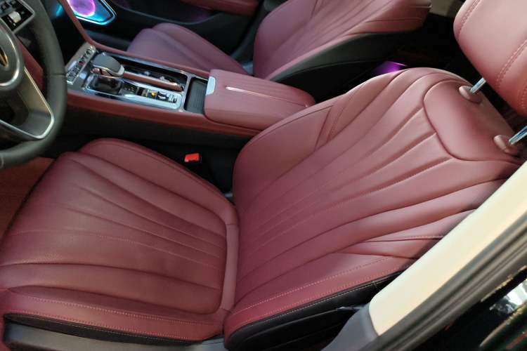 Used Hongqi H5 2025 2.0T Automatic Flag Edition – 500 000 Units Commemorative Version
