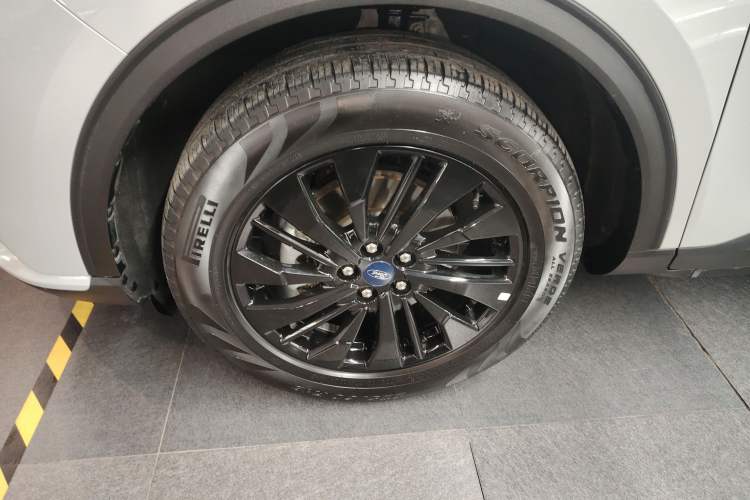 Used Ford Escape 2024 EcoBoost 245 Four-Wheel Drive Prestige Model
