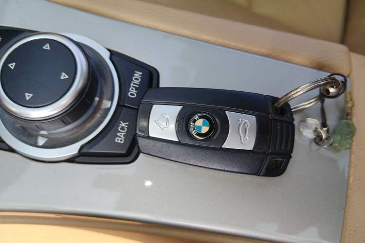 Used BMW 3 Series 2010 320i Luxury Model Vehicle Key