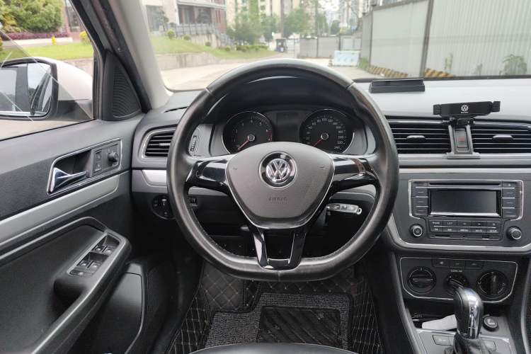 Used Volkswagen Gran Lavida 2015 1.6L Automatic Comfort Edition Steering Wheel