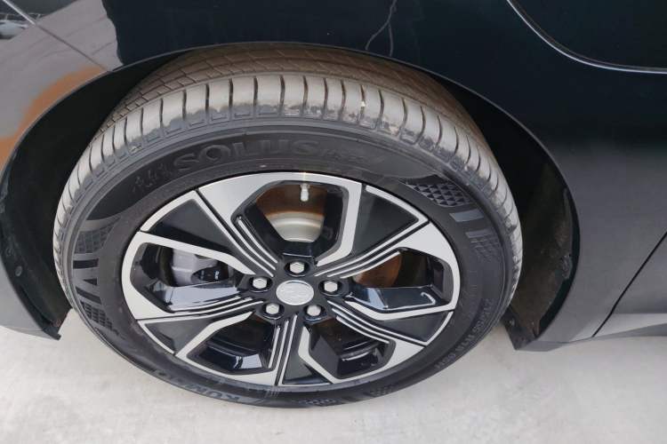 Used Hongqi E-QM5 2021 Charging Version Flagship Edition Exterior 4