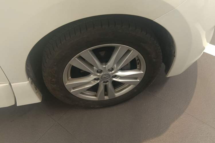 Used Nissan Quest 2015 3.5L SL Right Front Wheel Hub