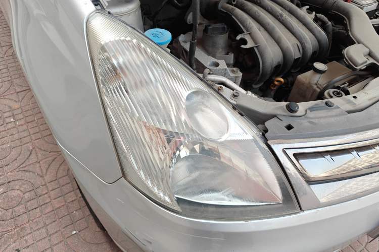 Used Nissan Livina 2010 Jingyue Edition 1.6L Manual All-Around Model
