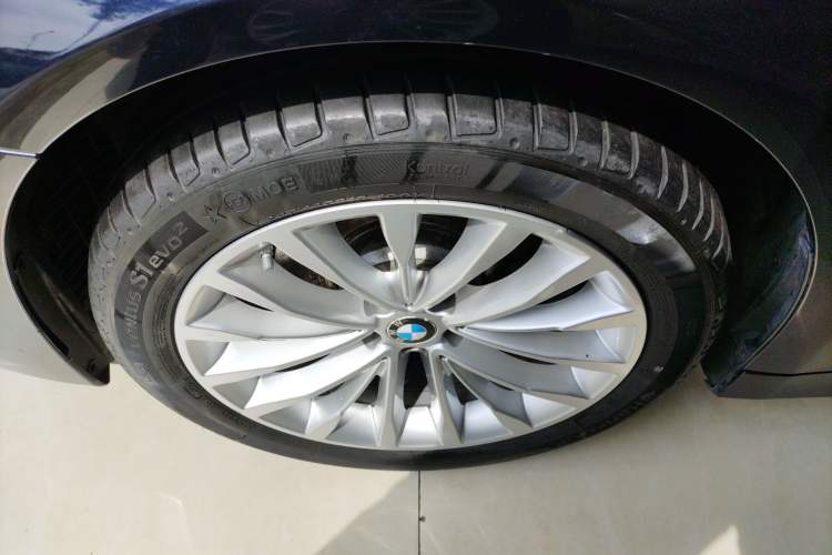 Used BMW 5 Series 2022 Restyled 525Li Luxury Package Left Front Wheel Hub