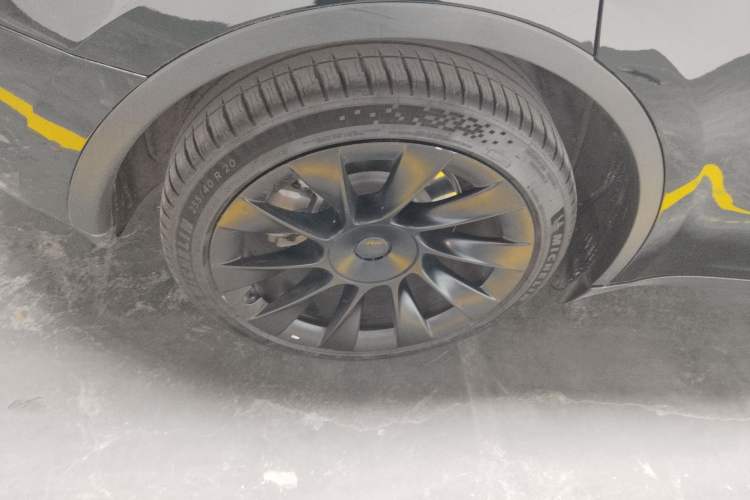 Used Tesla Model Y 2021 Long-Range All-Wheel-Drive Version 3D7