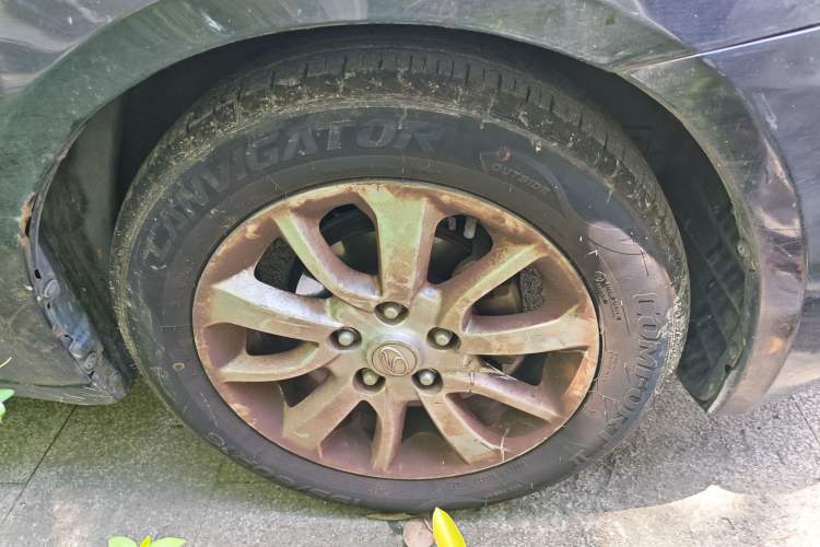 Used Soueast V5 Lingzhi 2014 1.5L CVT Comfort Model
