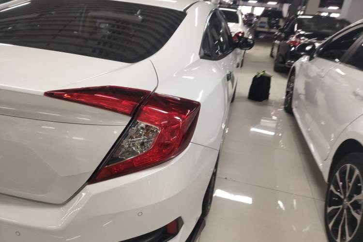 Used Honda Civic 2021 HATCHBACK 220TURBO CVT New Trendsetter
