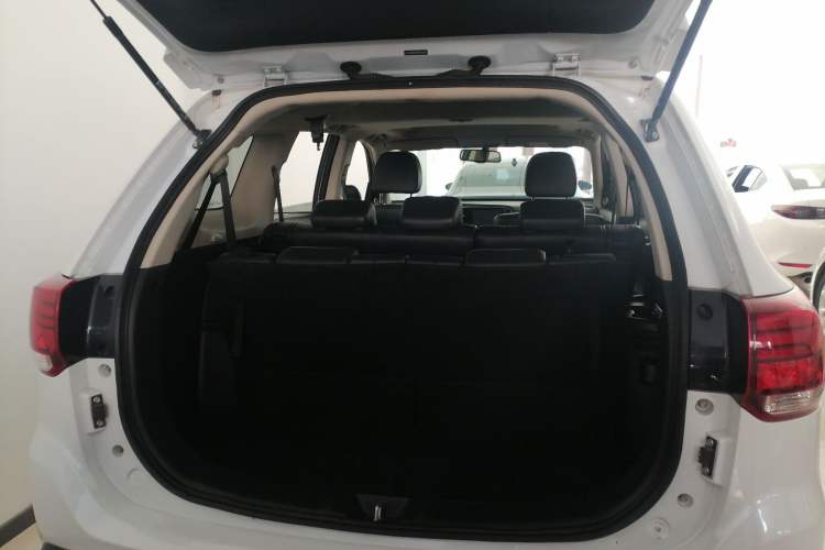 Used Mitsubishi Outlander 2019 2.0L Two-Wheel Drive Comfort Edition 7 Seats China V Emission Standard