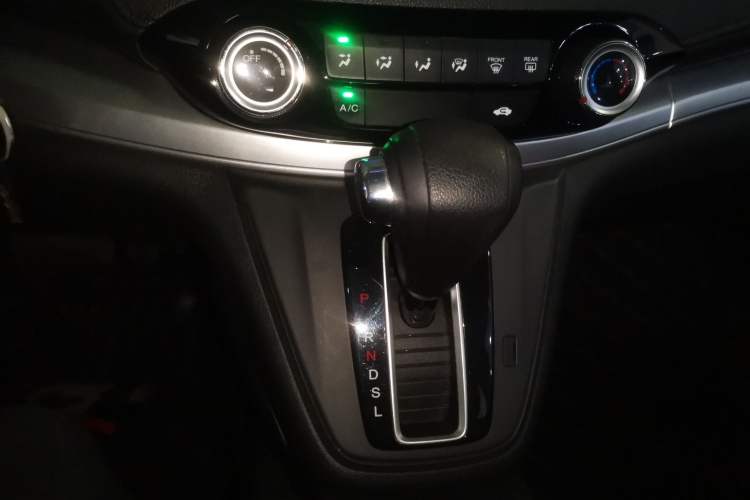 Used Honda CR-V 2016 2.0L two-wheel drive Urban Edition Gear Lever
