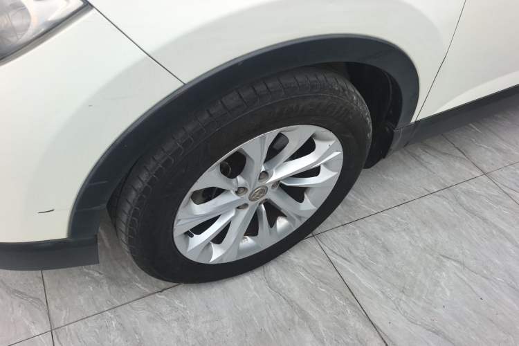 Used Brilliance V3 2015 1.5L Manual Smart Version Left Front Wheel Hub