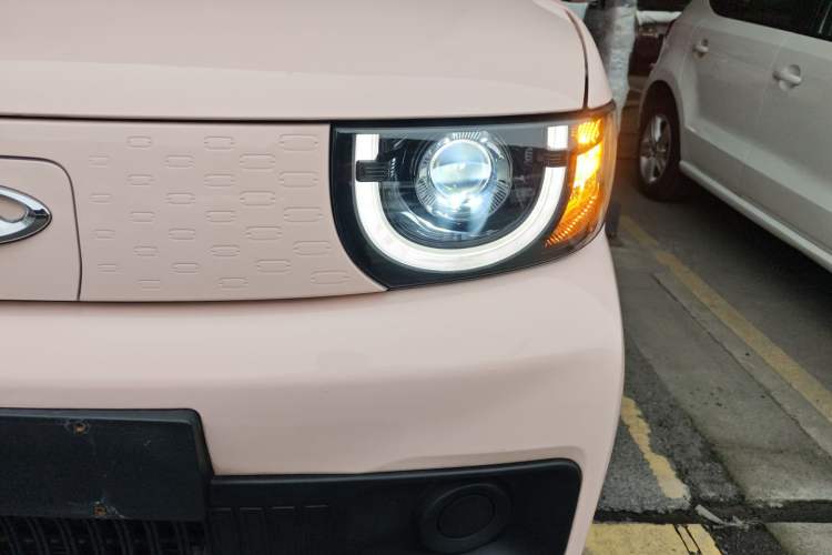 Used Chery QQ Ice Cream 2022 170km Sundae Phosphate Lithium-Ion Left Front Headlight