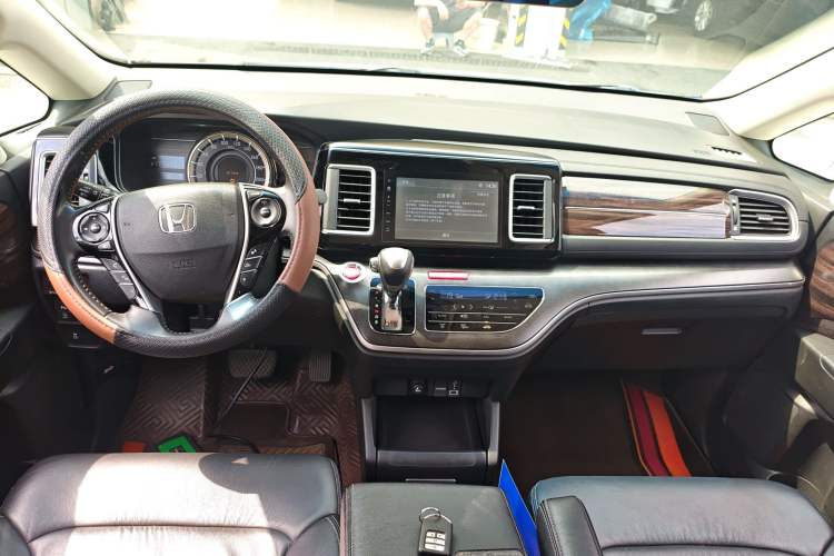 Used Honda Elysion 2016 2.4L Luxury Edition Center Console