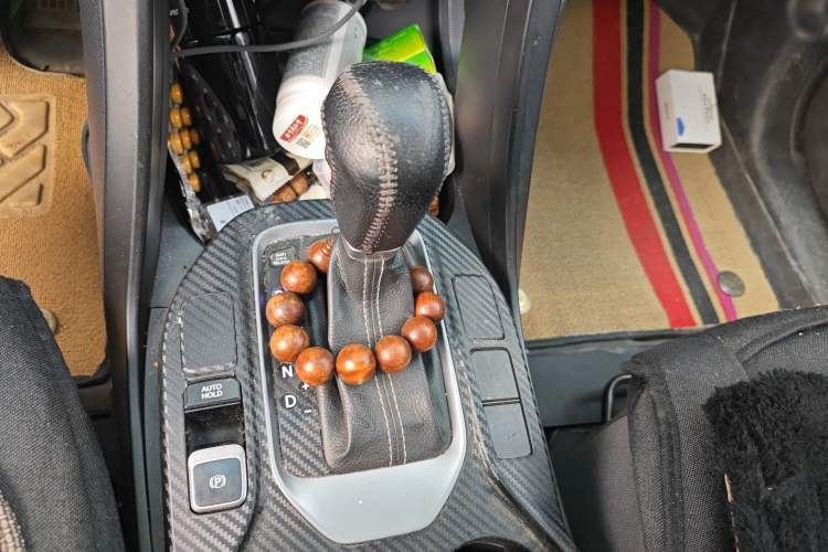 Used Hyundai Santa Fe 2017 2.0T Automatic All-Wheel Drive Smart 7-Seater Gear Lever