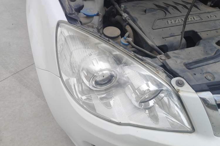 Used Haval H6 2016 Upgraded Model 1.5T Automatic Two-Wheel Drive Elite Version Right Front Headlight