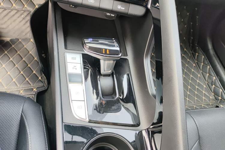Used Hyundai Elantra 2023 1.5L CVT GLX Elite Edition Gear Lever