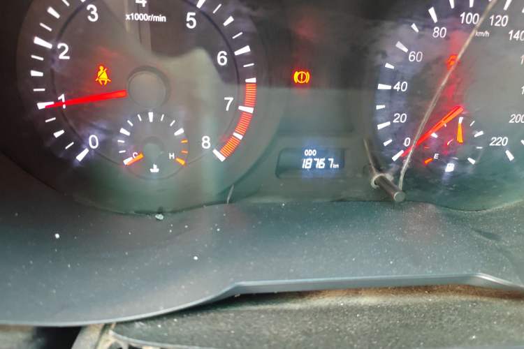 Used Haima Fumei 2014 M5 1.6L Manual Comfort Model Odometer Close Up