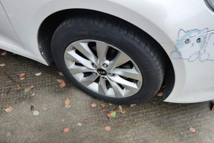 Used Kia K5 2016 2.0L Automatic GLS Right Front Wheel Hub