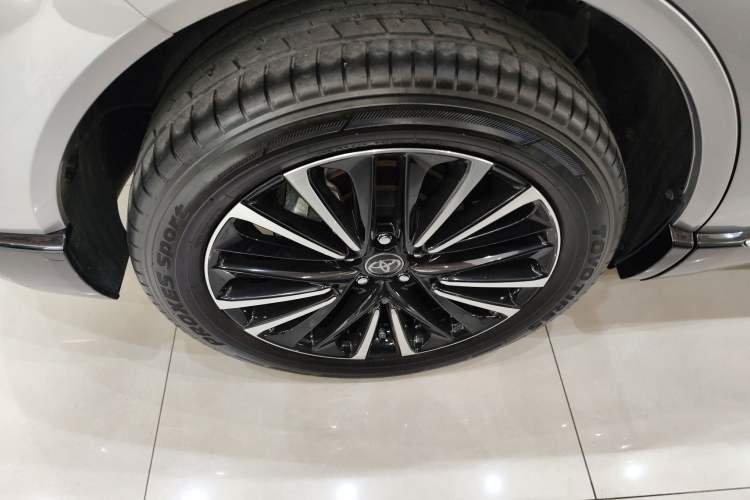 Used Toyota Venza 2022 Dual-Engine 2.5L CVT Two-Wheel Drive Prestige Edition
