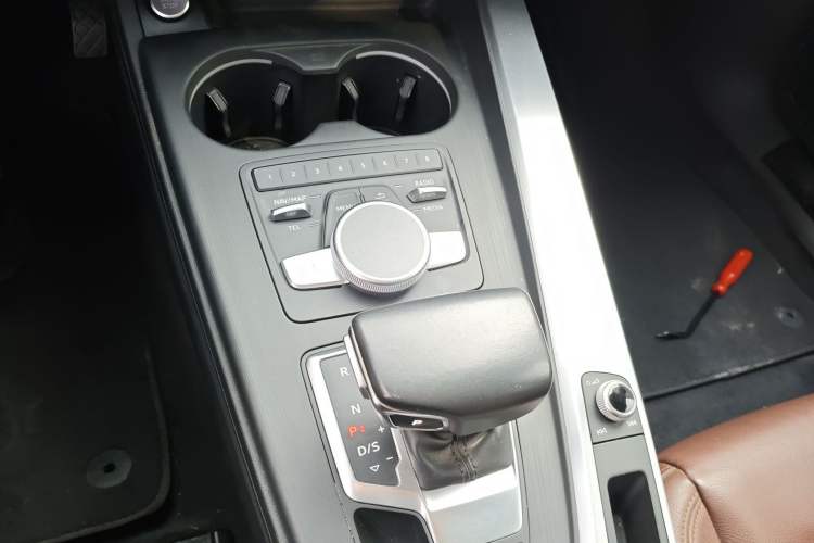 Used Audi A4L 2019 40 TFSI Fashion Version China V