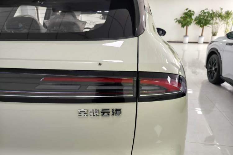 Used Baojun Yunhai 2026 Model 500km Pure Electric Standard Edition Right Rear Taillight