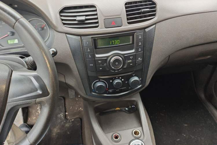 Used Wuling Hongguang 2015 1.2L S Base Model China V Standard Audio And AC Panel