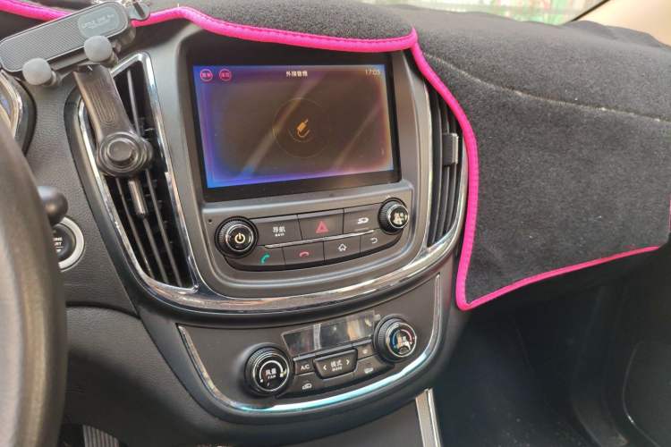 Used Baojun 560 2015 1.8L manual luxury version
