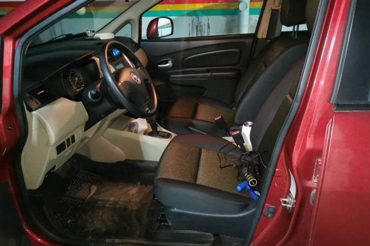 Used Venucia R50 2013 1.6L Automatic Fashion Edition