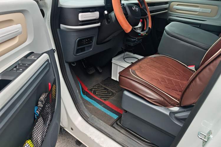 Used SAIC MAXUS Dana V1 2025 Low-Roof Multi-Function Version 42 kWh Driver Seat