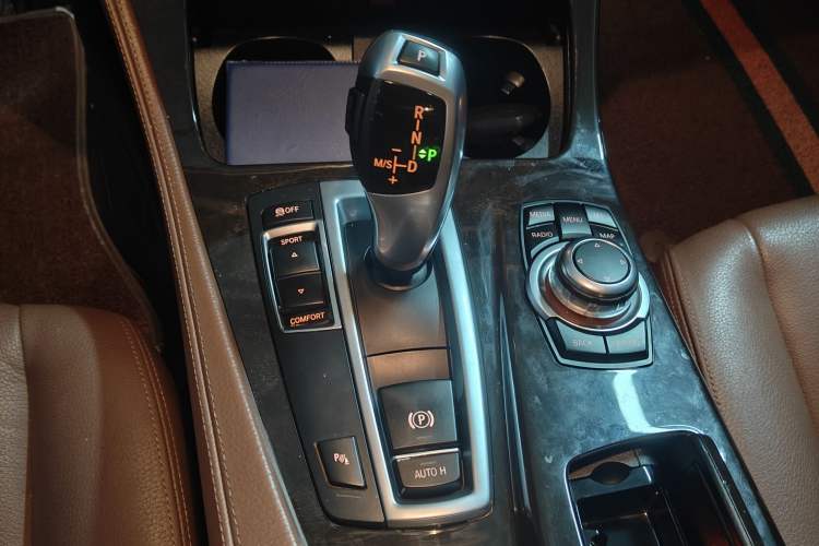 Used BMW 5 Series 2017 525Li Leading Model Gear Lever