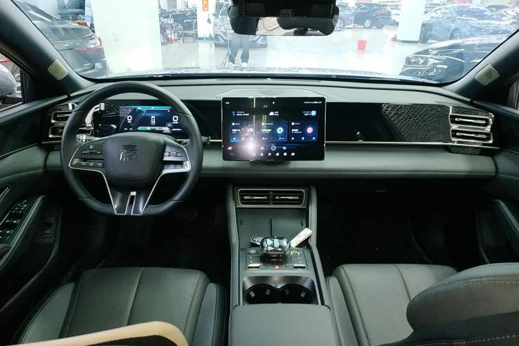 Used BYD Qin L 2024 DM-i 120KM Beyond Model
