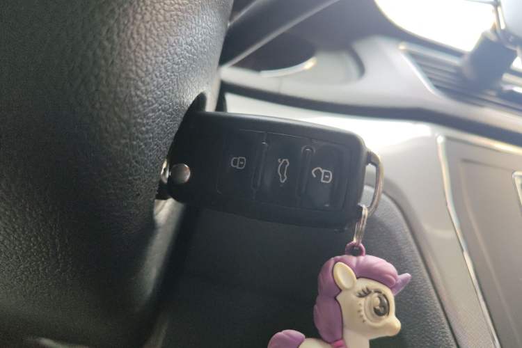 Used Volkswagen Lavida 2015 1.6L Automatic Comfort Edition
