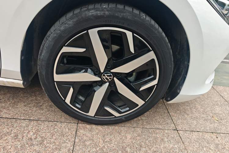 Used Volkswagen Lamando 2022 Lavida L 280TSI DSG Cool & Spicy Edition Right Front Wheel Hub