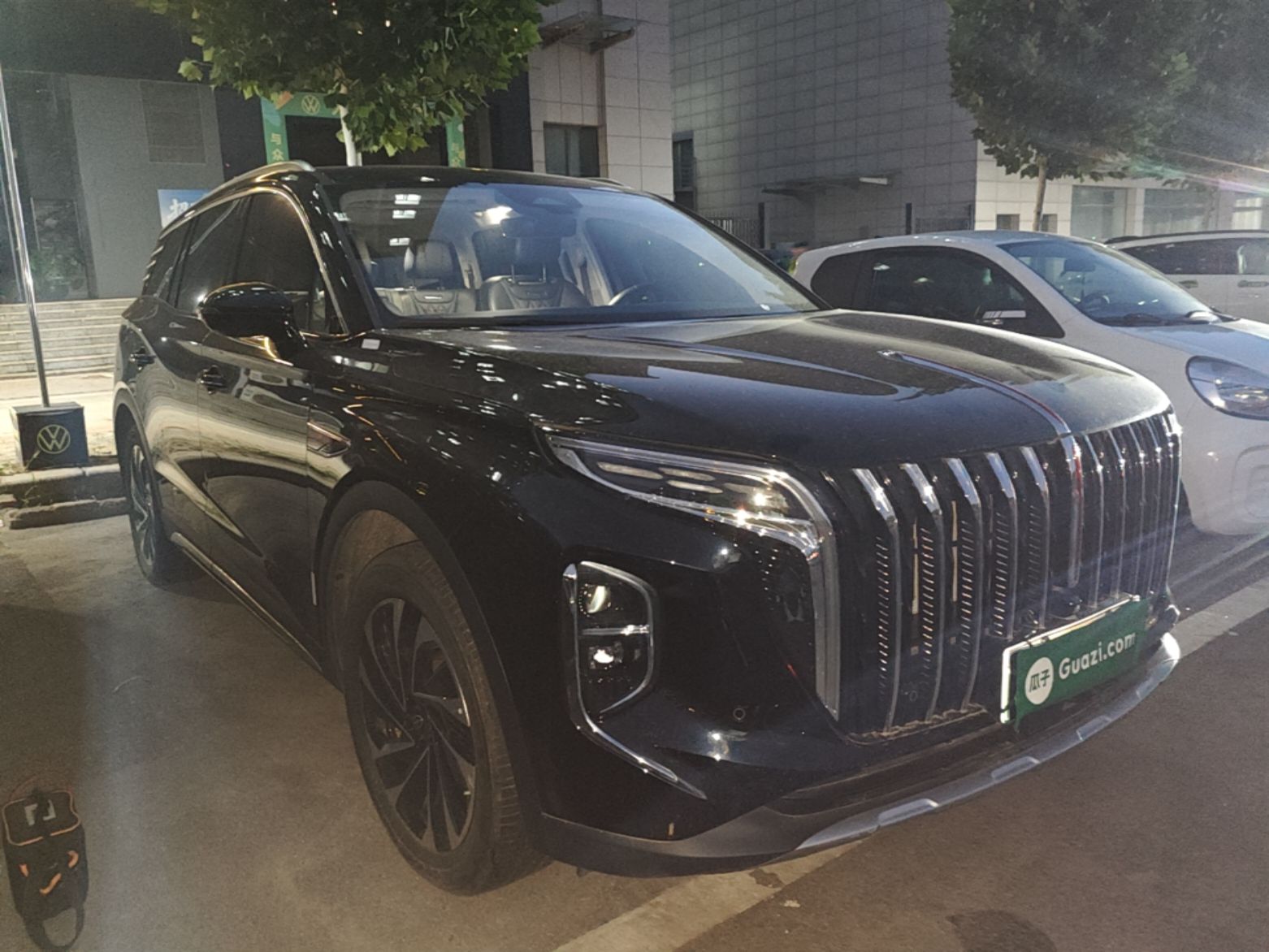 Hongqi HS7 PHEV 2024 2.0T PHEV Four-Wheel Drive Flagship Edition 7 Seats — снимка 3