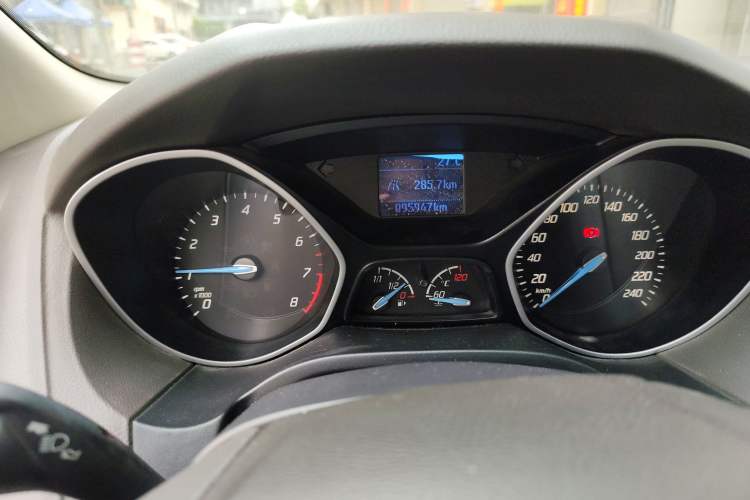 Used Ford Focus 2012 Sedan 1.6L Manual Comfort Model
