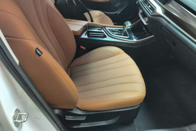 Used BAIC Beijing U7 2019 1.5T CVT New Smart Version China VI Emission Standard
