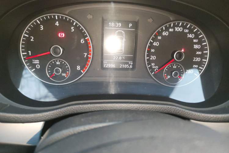 Used Volkswagen Passat 2015 1.4TSI DSG Prestige Edition Odometer Close Up